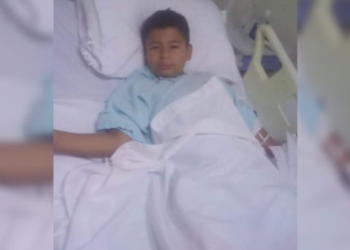 Solicita ayuda para menores heridos en accidente de tránsito