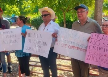 Expulsión de estudiante con autismo desata protestas en la Universidad de Sonora; familia pide justicia