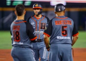 Naranjeros de Hermosillo logran remontada y vencen 8-6 a Charros de Jalisco