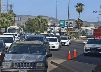 Manifestación bloquea paso por el avenida Rosales