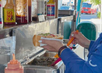 Los dogos son el alimento preferido en el centro
