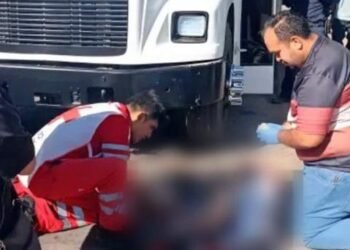 Camión atropella a hombre luego de descender de él