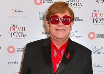 Elton John revela que ha perdido casi toda la vista y preocupa a sus fans