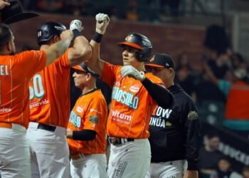 Naranjeros barren a Algodoneros y se consolidan como líderes en la LMP