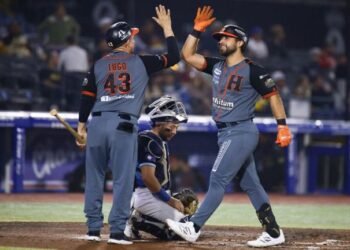 Naranjeros aplastan a Charros 8-2 y aseguran el liderato de la segunda vuelta