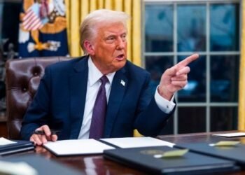 Donald Trump desafía a México y Canadá con aranceles del 25%