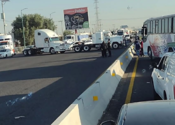 Transportistas bloquean la autopista México-Pachuca en protesta por inseguridad y extorsiones