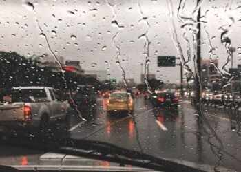 Lluvia sorprende a Hermosillo con encharcamientos y alegría; en Bahía de Kino suspenden embarcaciones por mal clima