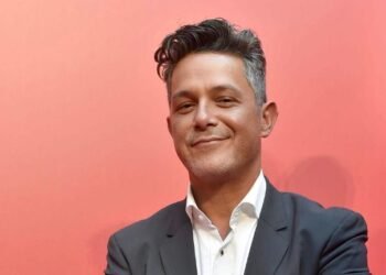Nueva fan se suma al debate y respalda a Alejandro Sanz