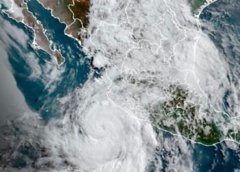 Flossie va con todo: podría llegar a categoría 3 y traer olas de hasta 6 metros