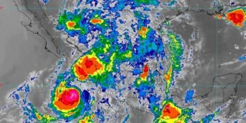 Flossie baja de intensidad pero mantienen alerta en varios estados