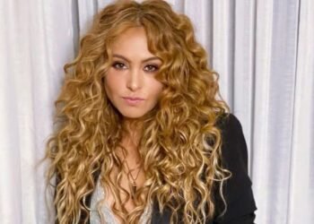 Paulina Rubio aclara situación legal sobre su hijo tras rumores