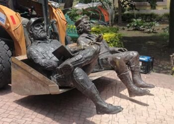 RETIRAN ESTATUAS DE FIDEL CASTRO Y EL CHE GUEVARA EN CUAUHTÉMOC Y ESTALLA LA POLÉMICA