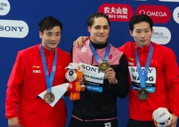 ¡Osmar Olvera rompe la racha china y se corona campeón mundial de clavados en Singapur!