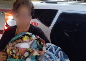 Mujer de 62 años abandonada por su familia es ayudada por oficiales en Hermosillo