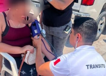 Policía de Hermosillo auxilia a mujer con crisis hipertensiva y coordina su traslado al hospital