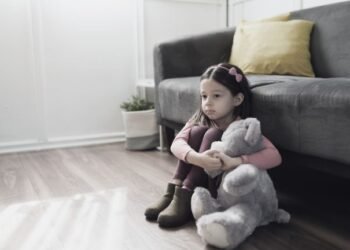Niña de 4 años es encontrada sola y abandonada por su mamá en CDMX