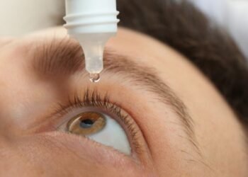 FDA aprueba VIZZ, primeras gotas oftálmicas para mejorar la visión de cerca