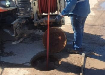 Agua de Hermosillo refuerza operativo para reparar daños en alcantarillado tras lluvias