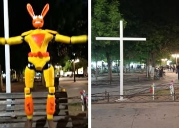 Retiran al ‘Conejoman’ frente al Palacio de Gobierno en Hermosillo; su creador promete su regreso