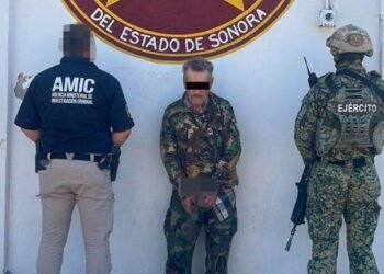 Detienen a hombre armado y con envoltorios de droga en la frontera de Sonoyta Detienen a hombre armado y con envoltorios de droga en la frontera de Sonoyta