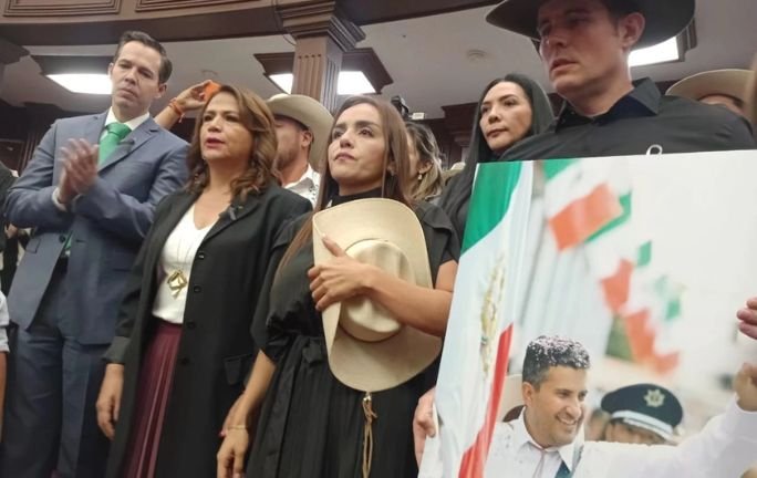 Grecia Quiroz, viuda de Carlos Manzo, asume la presidencia municipal de Uruapan Grecia Quiroz, viuda de Carlos Manzo, asume la presidencia municipal de Uruapan