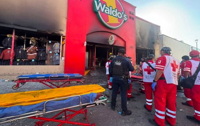 Separan del cargo a titular de Protección Civil mientras siguen las investigaciones de la tienda Waldo’s Separan del cargo a titular de Protección Civil mientras siguen las investigaciones de la tienda Waldo’s