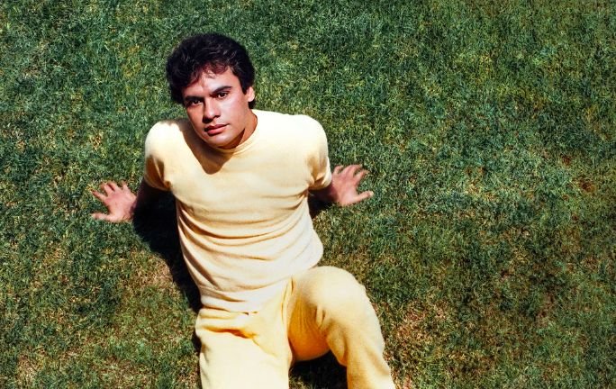 Los secretos y heridas de Juan Gabriel salen a la luz en nueva serie de Netflix Los secretos y heridas de Juan Gabriel salen a la luz en nueva serie de Netflix