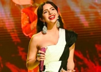 Ángela Aguilar rompe en llanto y agradece el apoyo del público durante el inicio de su gira “Libre Corazón” Ángela Aguilar rompe en llanto y agradece el apoyo del público durante el inicio de su gira “Libre Corazón”