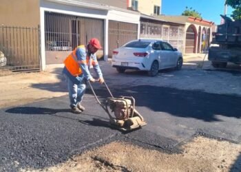 Continúan los trabajos de bacheo: más de 30 colonias atendidas Continúan los trabajos de bacheo: más de 30 colonias atendidas