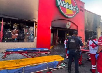 Gobierno de Sonora cancela desfile de la Revolución Mexicana en solidaridad con víctimas del incendio en Waldo’s Gobierno de Sonora cancela desfile de la Revolución Mexicana en solidaridad con víctimas del incendio en Waldo’s