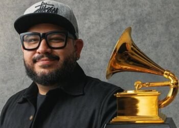 El Medina celebra los Grammys obtenidos por su colaboración con Carin León en Boca Chueca Vol. 1