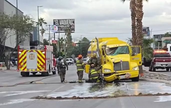 Frenan a balazos pipa de combustible robada tras persecución en Hermosillo Frenan a balazos pipa de combustible robada tras persecución en Hermosillo