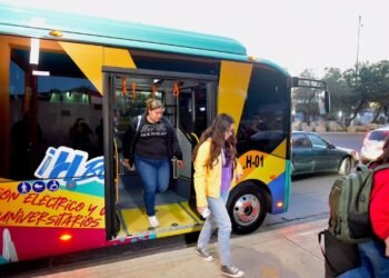 Modificarán rutas de H Bus y UNE para evitar la saturación en áreas escolares