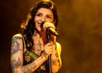 Cazzu arrasa en Estados Unidos: agota fechas y enciende las redes