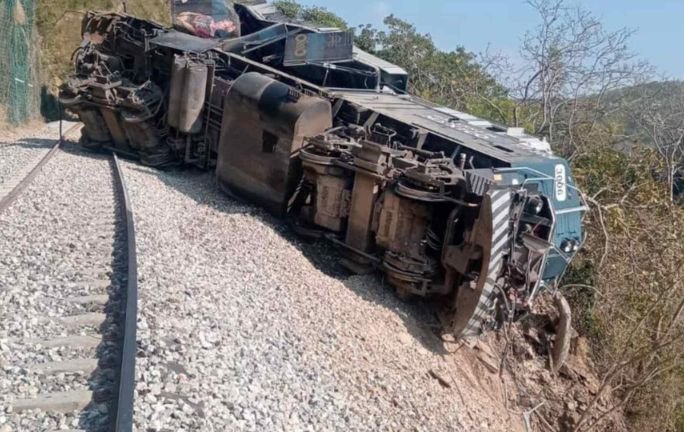Descarrilamiento del Tren Interoceánico en Oaxaca: al menos 13 muertos y decenas de heridos Descarrilamiento del Tren Interoceánico en Oaxaca: al menos 13 muertos y decenas de heridos