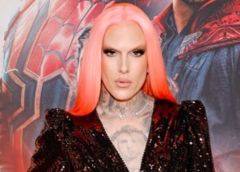 Usuarios de TikTok se le va encima a Jeffree Star tras comentarios insensibles sobre ICE Usuarios de TikTok se le va encima a Jeffree Star tras comentarios insensibles sobre ICE