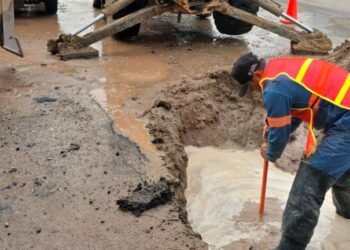 Reparan tubería y se registran bajas en el servicio de agua en Villa Sonora e Insurgentes