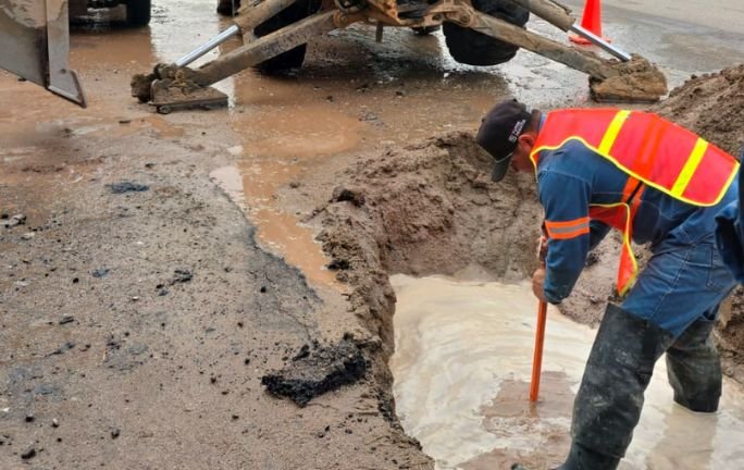 Reparan tubería y se registran bajas en el servicio de agua en Villa Sonora e Insurgentes Reparan tubería y se registran bajas en el servicio de agua en Villa Sonora e Insurgentes