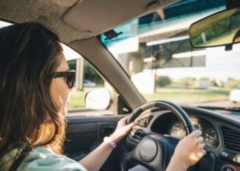 Tránsito Municipal llama a jóvenes a respetar límites de velocidad y evitar el uso del celular al conducir Tránsito Municipal llama a jóvenes a respetar límites de velocidad y evitar el uso del celular al conducir