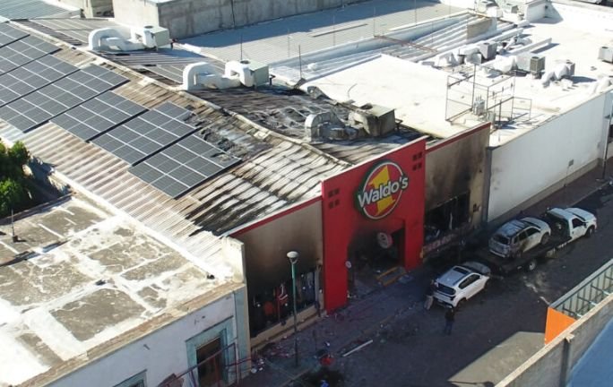 Exservidores públicos enfrentan cargos por incendio en Waldo’s Exservidores públicos enfrentan cargos por incendio en Waldo’s