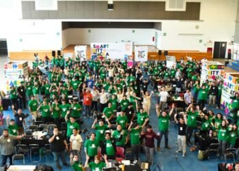 Más de 200 jóvenes participan en el Smart City Hackathon 2026