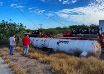 Vuelca pipa con combustóleo en carretera Ciudad Obregón-Navojoa; no hubo lesionados