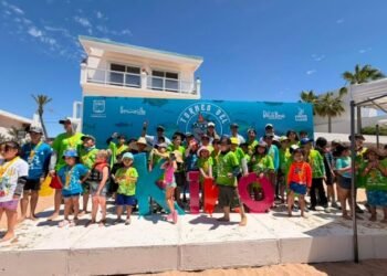 Familias disfrutan torneo infantil de pesca en Bahía de Kino