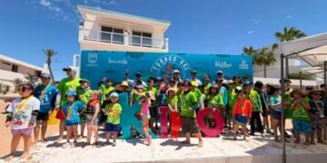 Familias disfrutan torneo infantil de pesca en Bahía de Kino