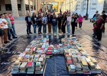 Regalan 5 mil libros en Plaza Zaragoza para fomentar la lectura