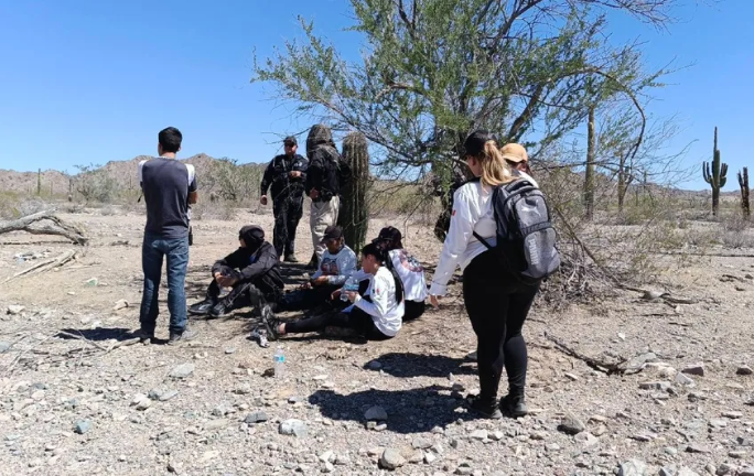 Panteón clandestino en Sonoyta: hallan más de 30 restos humanos en fosas del desierto Panteón clandestino en Sonoyta: hallan más de 30 restos humanos en fosas del desierto