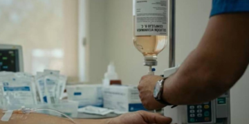 Catean tres inmuebles y giran orden de aprehensión por caso de sueros vitaminados en Hermosillo; ya son 8 los fallecidos