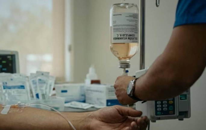 Catean tres inmuebles y giran orden de aprehensión por caso de sueros vitaminados en Hermosillo; ya son 8 los fallecidos Catean tres inmuebles y giran orden de aprehensión por caso de sueros vitaminados en Hermosillo; ya son 8 los fallecidos