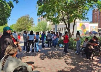 Pepenadores se manifiestan frente al Ayuntamiento de Hermosillo Pepenadores se manifiestan frente al Ayuntamiento de Hermosillo